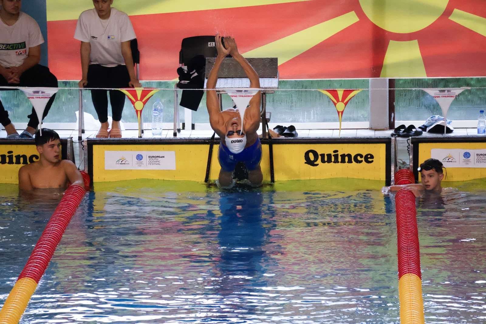 Klint Hoxha at the wall during a backstroke race